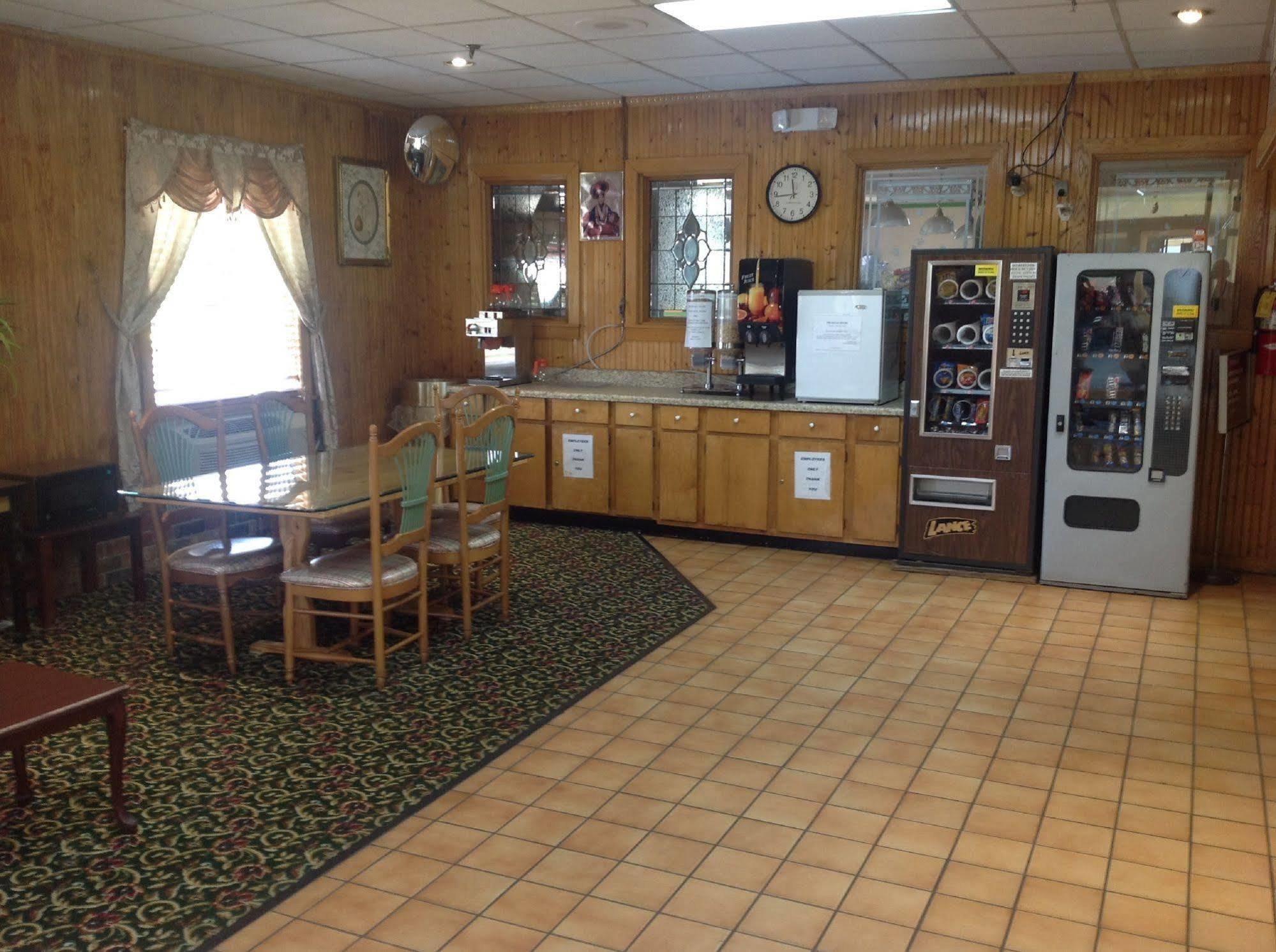Super Inn & Suites By Oyo Milledgeville Exterior foto